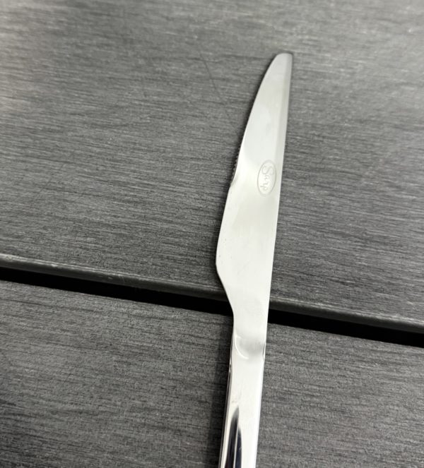 Нож од медицински челик 18/10