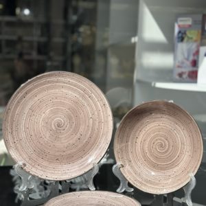 Сет керамички чинии - 18 парчиња